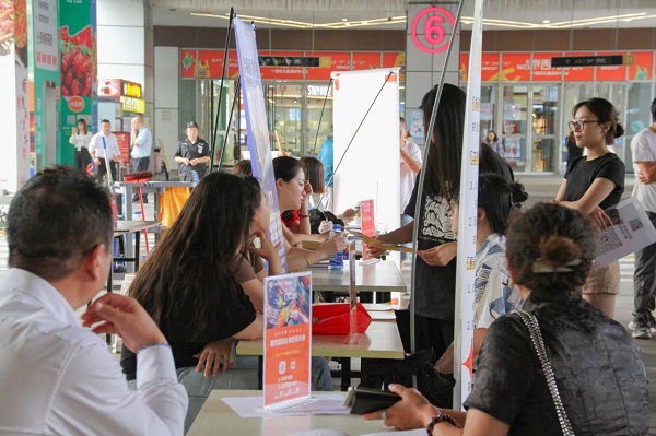 搭建就業服務平臺，瑞方人力將招聘會開進街道園區 第3張