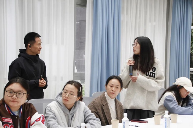 深入一線聽民意！成都市人大代表龔曉鷗在火車南站街道開展就業指導專題分享活動 第3張