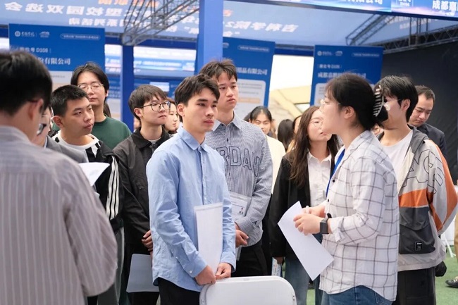 300家名企齊聚！瑞方人力助力吉利學(xué)院供需精準(zhǔn)匹配 第3張