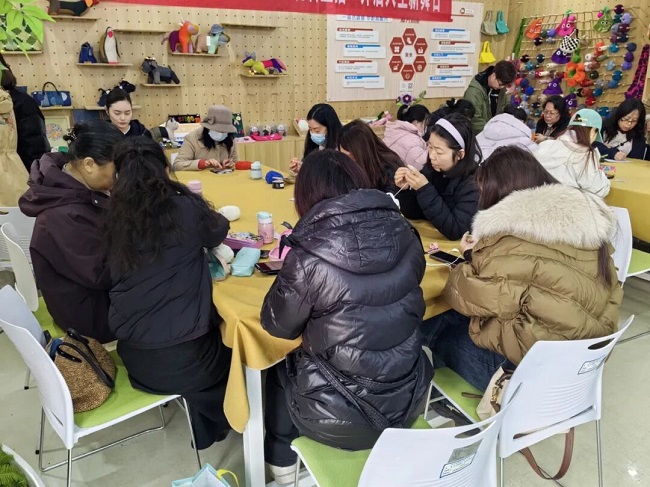 傳承指尖手藝，激活就業(yè)新機：瑞方人力助力華興街道開展女紅就業(yè)幫扶 第2張