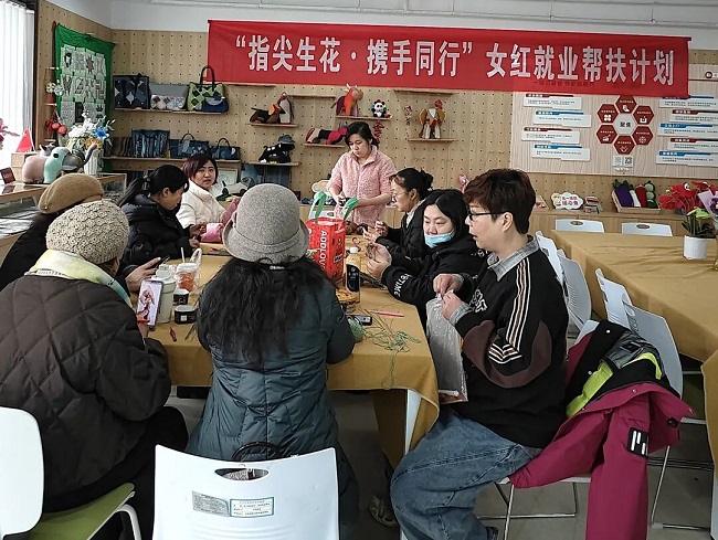 傳承指尖手藝，激活就業(yè)新機：瑞方人力助力華興街道開展女紅就業(yè)幫扶 第1張
